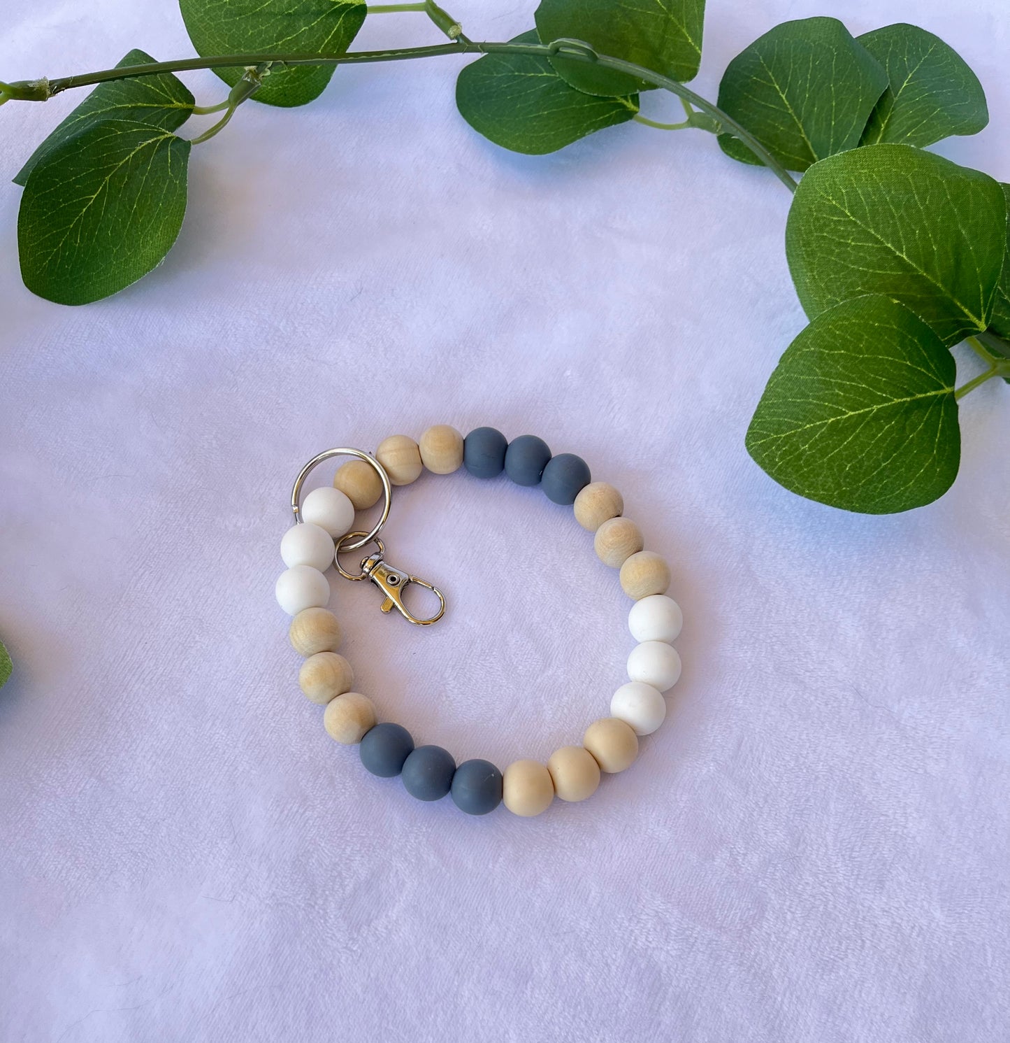 Blue / white / wooden wristlet (12 mm) size beads